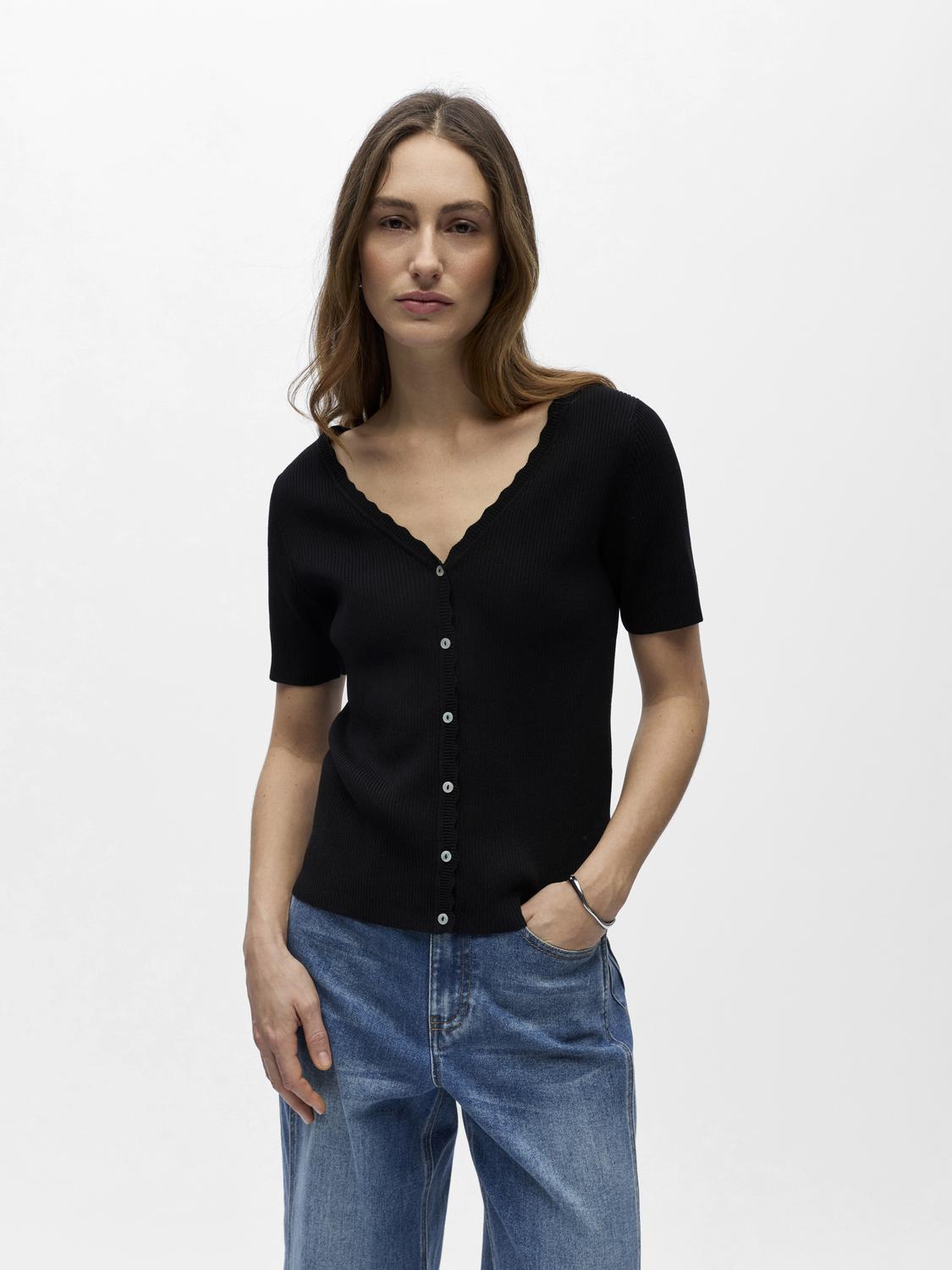 model_shot-front